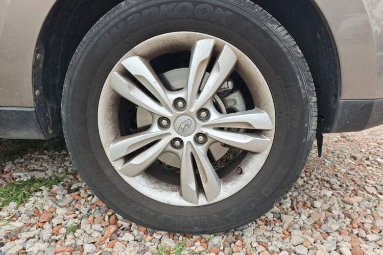 Used Hyundai ix35 2012 2.0L Automatic Two-Wheel Drive Elite Edition GLS Right Front Wheel Hub