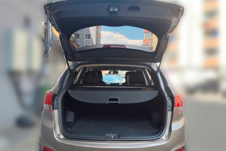 Used Hyundai ix35 2012 2.0L Automatic Two-Wheel Drive New Edition GL Trunk