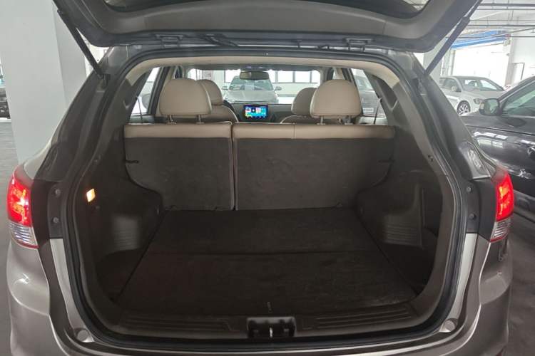 Used Hyundai ix35 2012 2.0L Automatic Two-Wheel Drive Elite Edition GLS Trunk