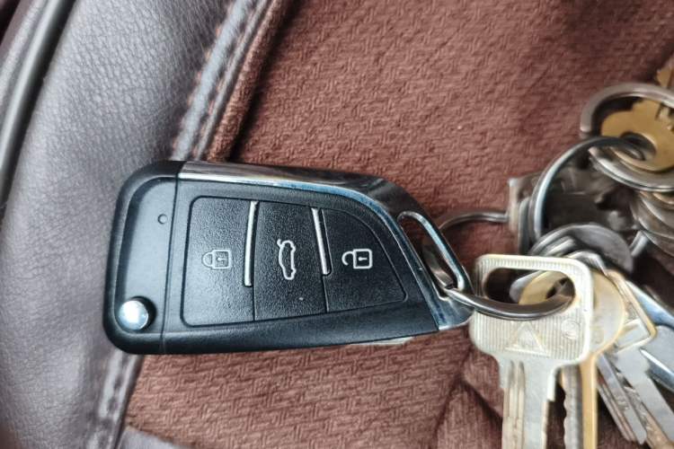 Used Hyundai ix35 2012 2.0L Automatic Two-Wheel Drive New Edition GL Vehicle Key