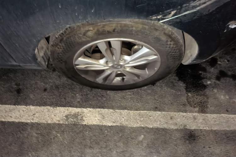 Used Hyundai ix35 2012 2.0L Automatic Two-Wheel Drive Elite Edition GLS Right Front Wheel Hub