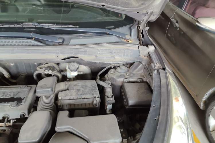 Used Hyundai ix35 2012 2.4L Automatic Two-Wheel Drive Prestige Edition GLS Engine Bay Left