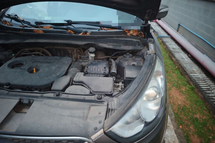 Used Hyundai ix35 2012 2.0L Manual Two-Wheel Drive New Edition GL Engine Bay Left