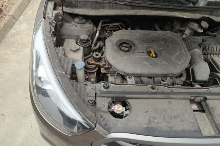 Used Hyundai ix35 2012 2.0L Automatic Two-Wheel Drive Elite Edition GLS Engine Bay Right