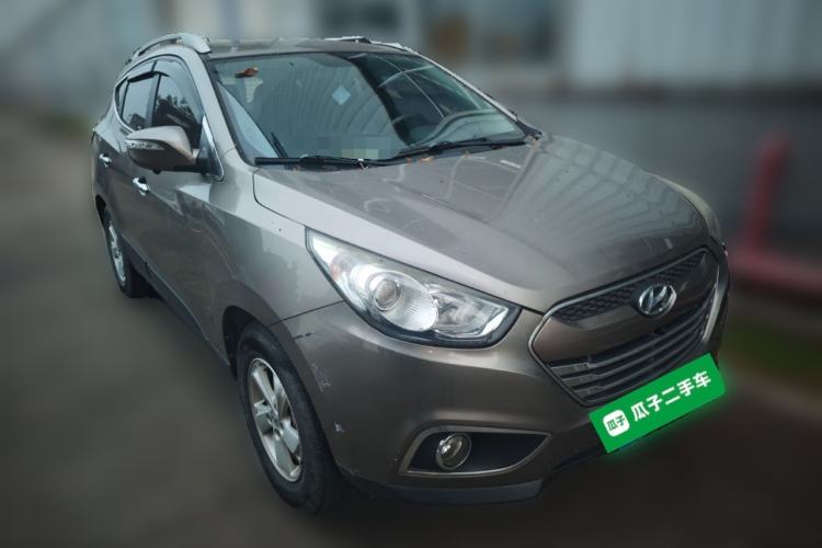 Used Hyundai ix35 2012 2.0L Manual Two-Wheel Drive New Edition GL Front Right 45 Deg