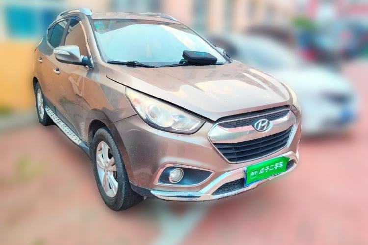 Used Hyundai ix35 2012 2.0L Automatic Two-Wheel Drive Elite Edition GLS Front Right 45 Deg