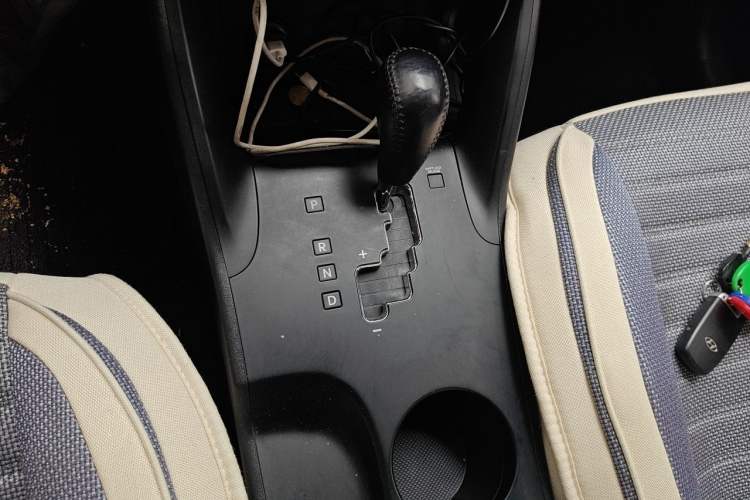 Used Hyundai ix35 2012 2.0L Automatic Two-Wheel Drive Elite Edition GLS Gear Lever