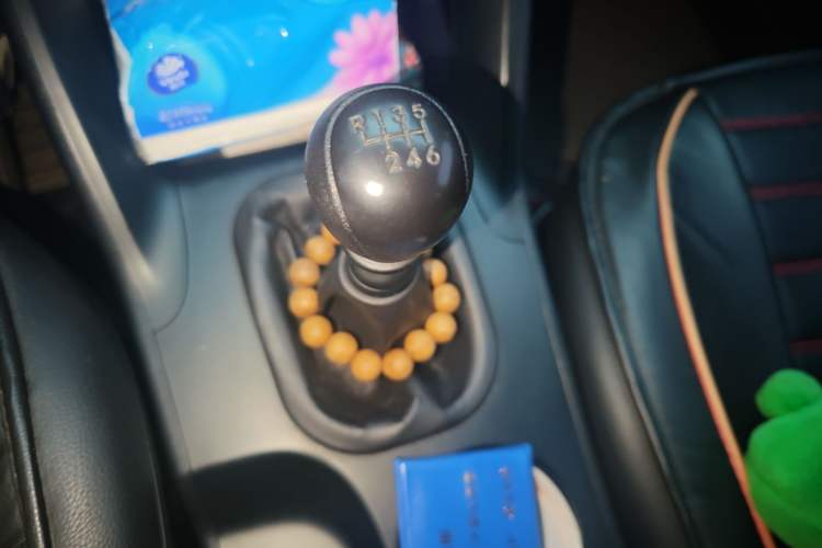 Used Hyundai ix35 2012 2.0L Manual Two-Wheel Drive New Edition GL Gear Lever