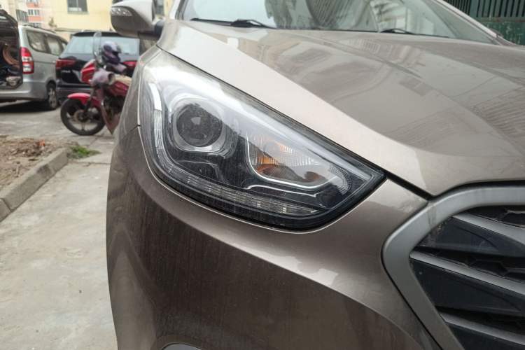 Used Hyundai ix35 2012 2.0L Automatic Two-Wheel Drive Elite Edition GLS Right Front Headlight