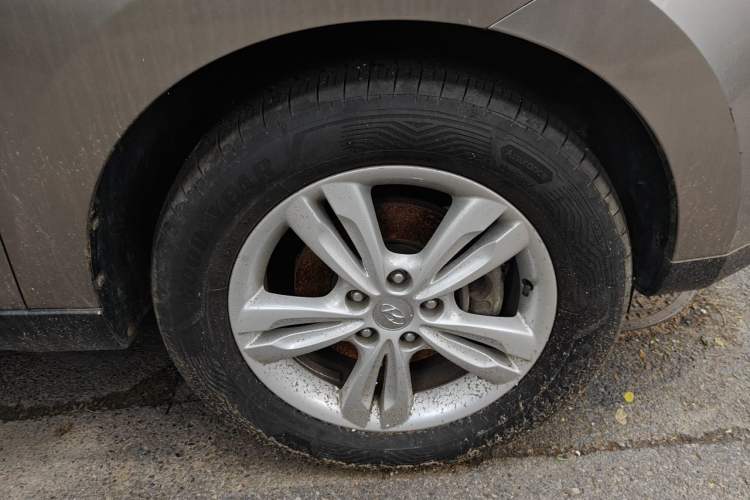 Used Hyundai ix35 2012 2.0L Automatic Two-Wheel Drive Elite Edition GLS Right Front Wheel Hub