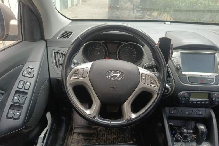 Used Hyundai ix35 2012 2.0L Automatic Two-Wheel Drive Elite Edition GLS Steering Wheel