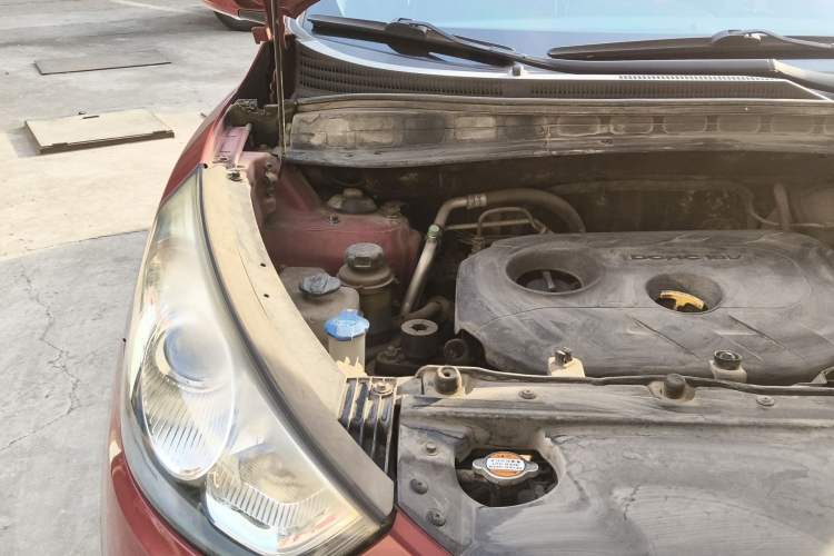 Used Hyundai ix35 2012 2.0L Automatic Two-Wheel Drive Elite Edition GLS Engine Bay Right