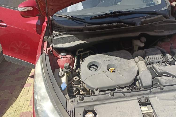 Used Hyundai ix35 2012 2.0L Automatic Two-Wheel Drive New Edition GL Engine Bay Right