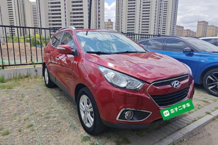 Used Hyundai ix35 2012 2.0L Automatic Two-Wheel Drive Elite Edition GLS Front Right 45 Deg