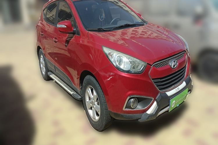 Used Hyundai ix35 2012 2.0L Automatic Two-Wheel Drive New Edition GL Front Right 45 Deg