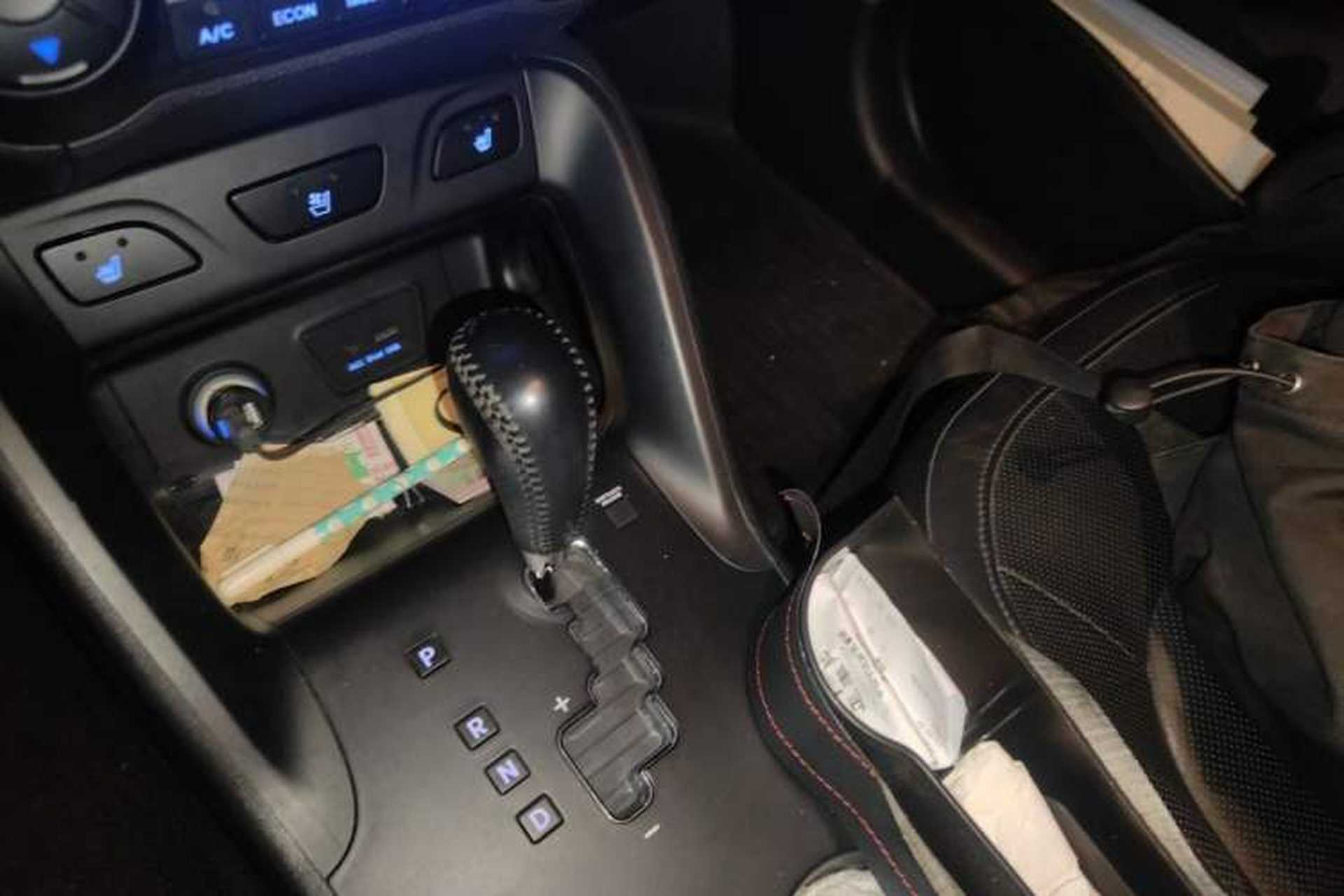 Used Hyundai ix35 2012 2.0L Automatic Two-Wheel Drive Elite Edition GLS Gear Lever