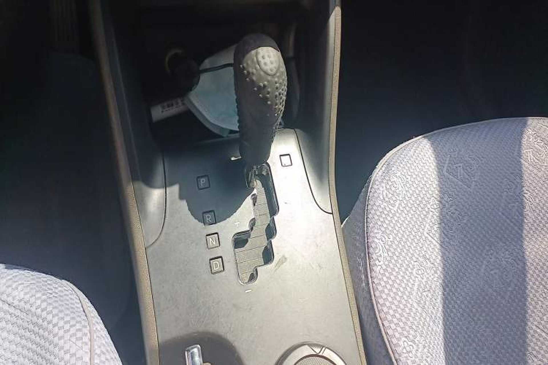 Used Hyundai ix35 2012 2.0L Automatic Two-Wheel Drive New Edition GL Gear Lever