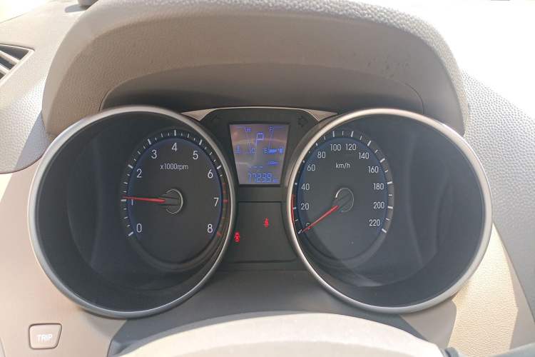 Used Hyundai ix35 2012 2.0L Automatic Two-Wheel Drive New Edition GL Odometer Close Up