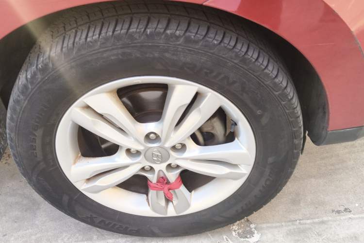 Used Hyundai ix35 2012 2.0L Automatic Two-Wheel Drive Elite Edition GLS Right Front Wheel Hub