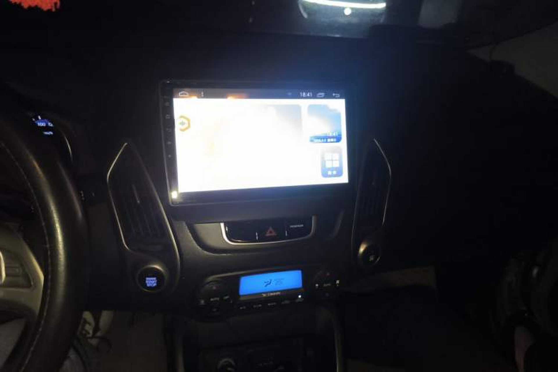 Used Hyundai ix35 2012 2.0L Automatic Two-Wheel Drive Elite Edition GLS Audio And AC Panel