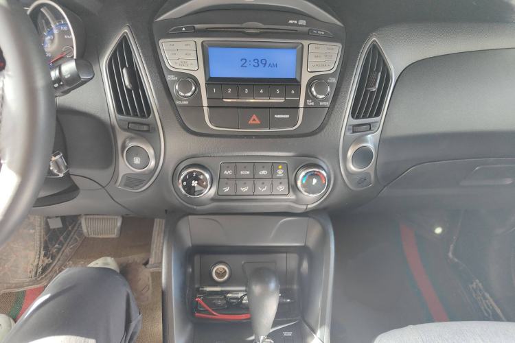 Used Hyundai ix35 2012 2.0L Automatic Two-Wheel Drive New Edition GL Audio And AC Panel