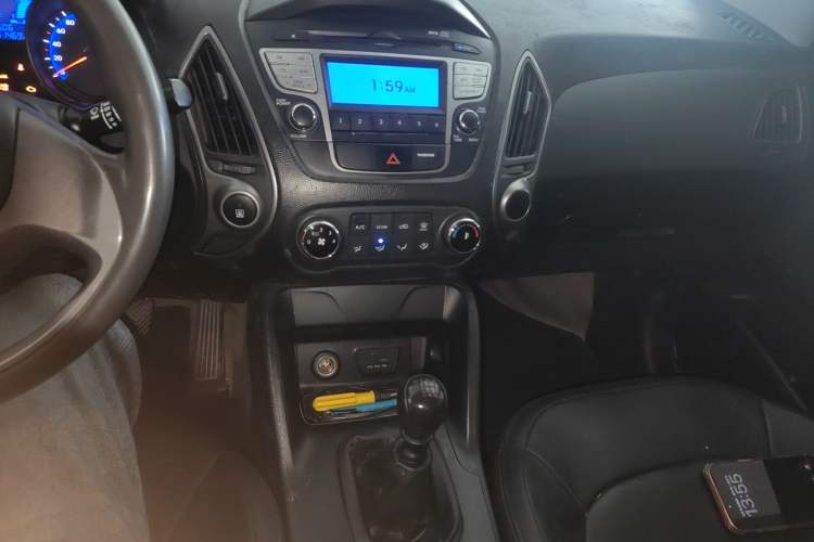 Used Hyundai ix35 2012 2.0L Manual Two-Wheel Drive New Edition GL Audio And AC Panel