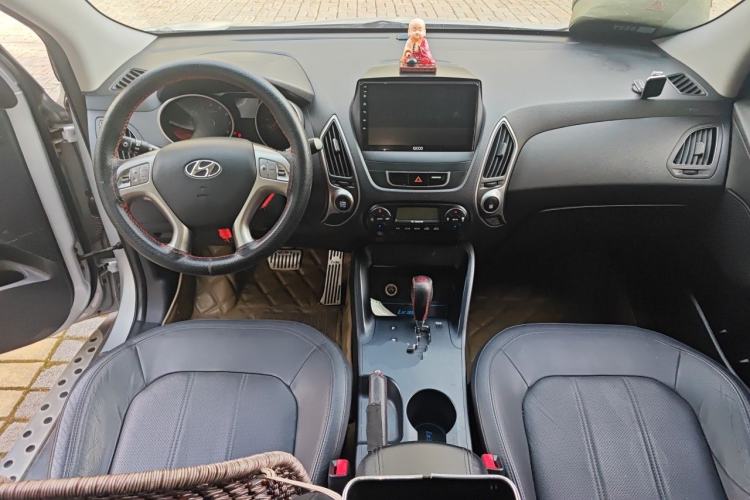 Used Hyundai ix35 2012 2.0L Automatic 4x4 Prestige Edition GLS Center Console