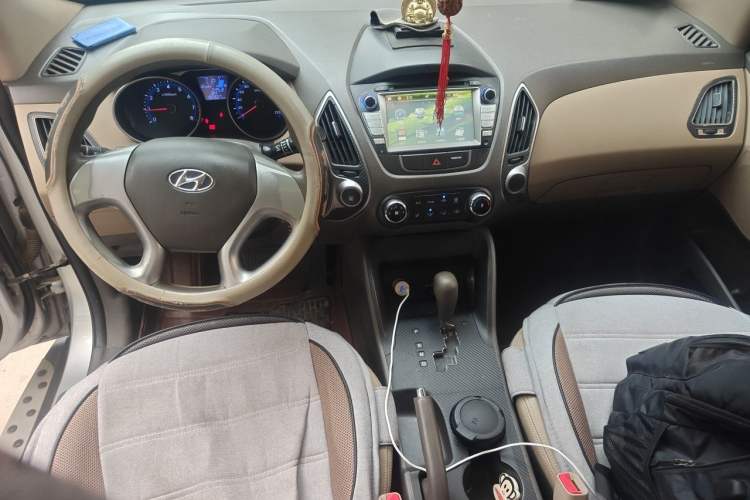 Used Hyundai ix35 2012 2.0L Automatic Two-Wheel Drive New Edition GL Center Console