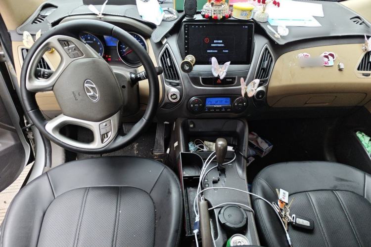 Used Hyundai ix35 2012 2.0L Automatic Two-Wheel Drive Elite Edition GLS Center Console