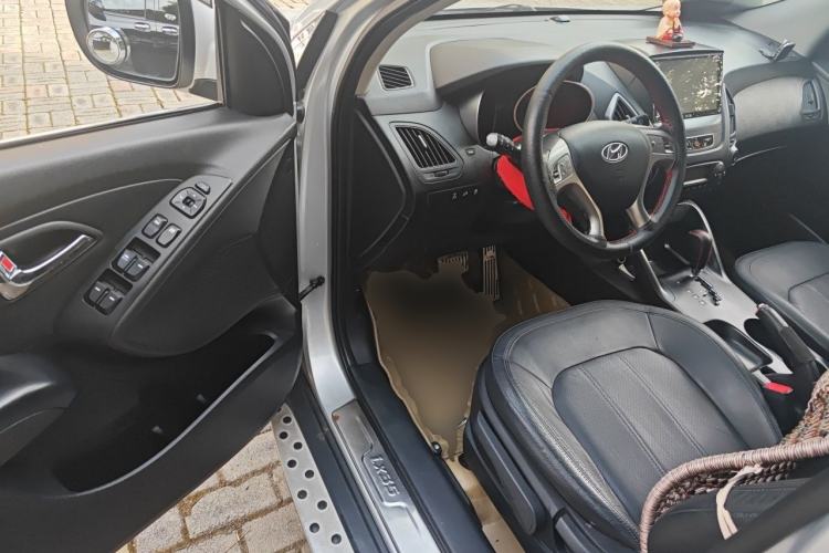 Used Hyundai ix35 2012 2.0L Automatic 4x4 Prestige Edition GLS Driver Seat
