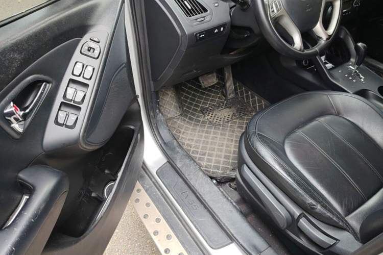 Used Hyundai ix35 2012 2.0L Automatic Two-Wheel Drive Elite Edition GLS Driver Seat