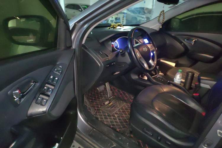 Used Hyundai ix35 2012 2.4L Automatic Two-Wheel Drive Prestige Edition GLS Driver Seat