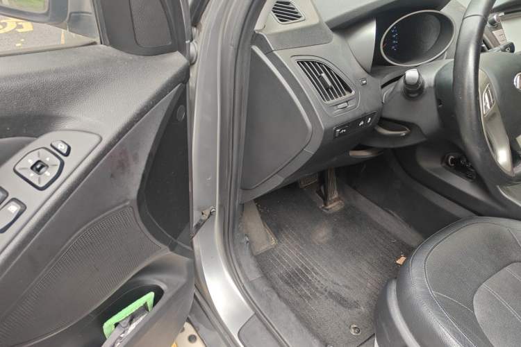 Used Hyundai ix35 2012 2.0L Automatic Two-Wheel Drive Elite Edition GLS Driver Seat