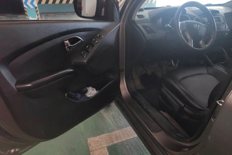 Used Hyundai ix35 2012 2.0L Manual Two-Wheel Drive New Edition GL Driver Seat