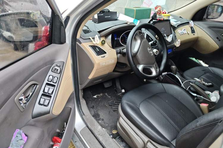Used Hyundai ix35 2012 2.0L Automatic Two-Wheel Drive Elite Edition GLS Driver Seat
