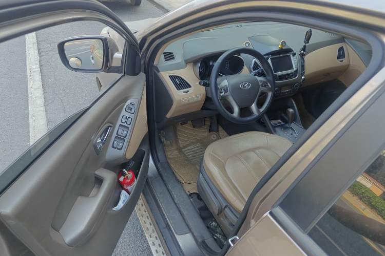 Used Hyundai ix35 2012 2.0L Automatic Two-Wheel Drive Elite Edition GLS Driver Seat