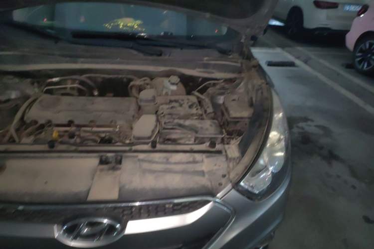 Used Hyundai ix35 2012 2.4L Automatic Two-Wheel Drive Prestige Edition GLS Engine Bay Left