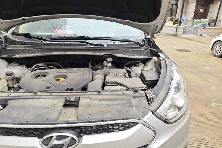 Used Hyundai ix35 2012 2.0L Automatic Two-Wheel Drive Elite Edition GLS Engine Bay Left