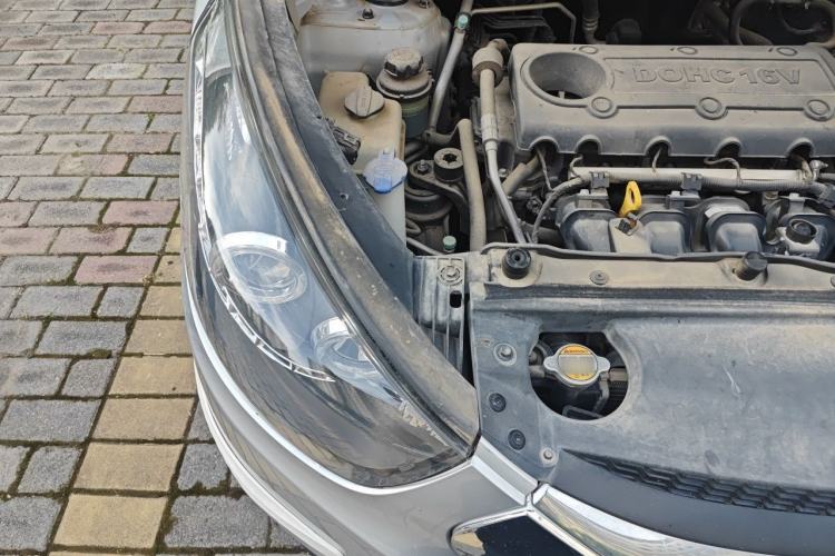 Used Hyundai ix35 2012 2.0L Automatic 4x4 Prestige Edition GLS Engine Bay Right