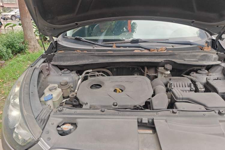 Used Hyundai ix35 2012 2.0L Automatic Two-Wheel Drive Elite Edition GLS Engine Bay Right