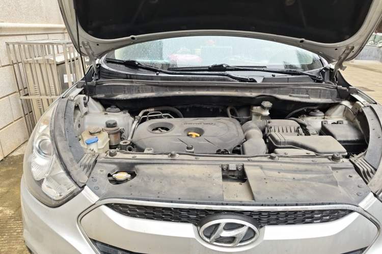 Used Hyundai ix35 2012 2.0L Automatic Two-Wheel Drive Elite Edition GLS Engine Bay Right
