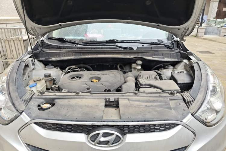Used Hyundai ix35 2012 2.0L Automatic Two-Wheel Drive Elite Edition GLS Engine Bay
