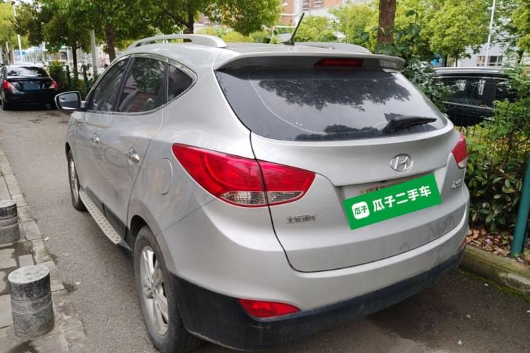 Used Hyundai ix35 2012 2.0L Automatic Two-Wheel Drive Elite Edition GLS Exterior 2