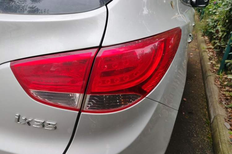 Used Hyundai ix35 2012 2.0L Automatic Two-Wheel Drive Elite Edition GLS Exterior 3