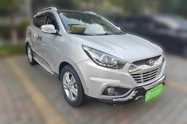 Used Hyundai ix35 2012 2.0L Automatic 4x4 Prestige Edition GLS Front Right 45 Deg