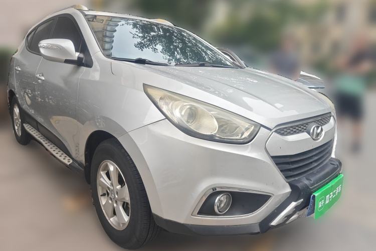 Used Hyundai ix35 2012 2.0L Automatic Two-Wheel Drive New Edition GL Front Right 45 Deg