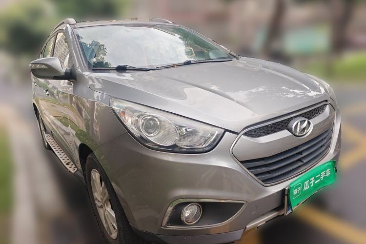 Used Hyundai ix35 2012 2.0L Automatic Two-Wheel Drive Elite Edition GLS Front Right 45 Deg