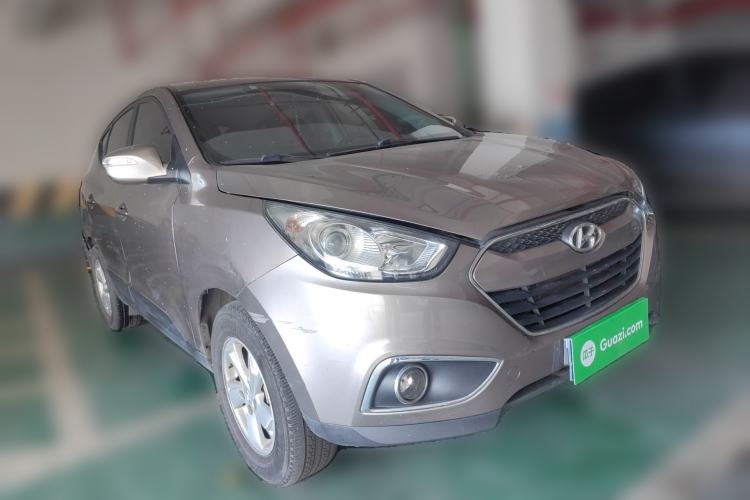 Used Hyundai ix35 2012 2.0L Manual Two-Wheel Drive New Edition GL Front Right 45 Deg