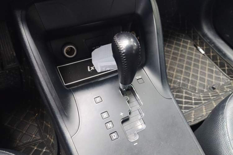 Used Hyundai ix35 2012 2.0L Automatic Two-Wheel Drive Elite Edition GLS Gear Lever