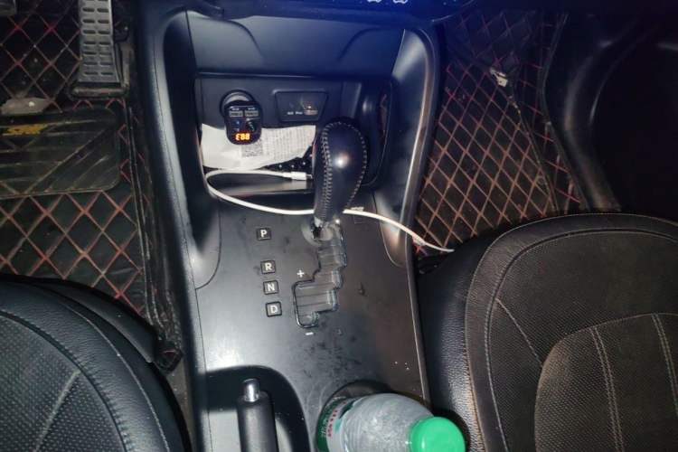 Used Hyundai ix35 2012 2.4L Automatic Two-Wheel Drive Prestige Edition GLS Gear Lever